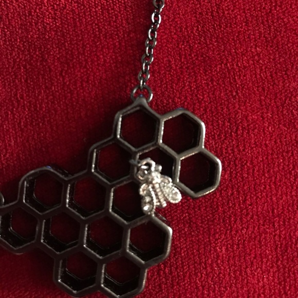 *FREE! with $9 purchase* โAvecโ Honeycomb Necklace, silver bee charm - Picture 4 of 10
